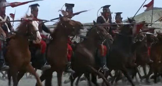 KBS 1TV 대하 드라마 '태종 이방원' 촬영 중 동물을 학대했다는 논란이 제기됐다. 사진 KBS, 동물자유연대 인스타그램