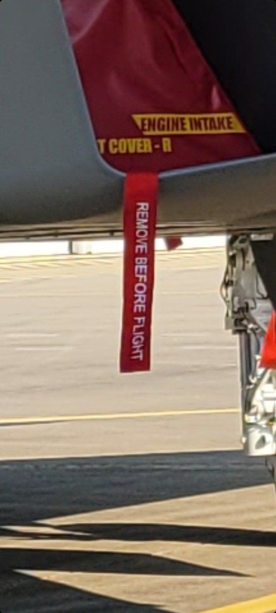 KF-21의 제원과 성능. KF-21은 날개 폭이 11.2m에 길이는 16.9m이다. 최대 이륙중양은 25.6t이며 7.7t의 무기를 장착할 수 있다. [KAI]