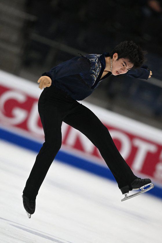 쿼드러플(4회전) 점프를 구사하는 베이징올림픽 남자 싱글 국가대표 차준환. [AFP=연합뉴스]
