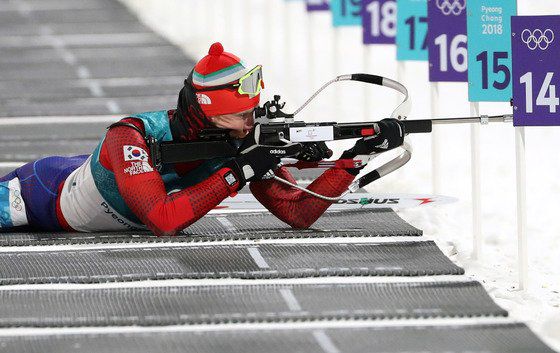 평창올림픽 바이애슬론 남자 10km 스프린트 경기 도중 사격하는 랍신. [연합뉴스]
