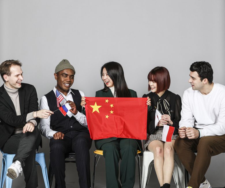 각국 ‘비정상’ 들이 베이징올림픽을 주제로 토론을 벌였다. 왼쪽부터 러시야의 일리야, 미국의 테리스, 중국의 쥰키, 일본의 사오리, 폴란드의 프셰므스와브. 김경록 기자