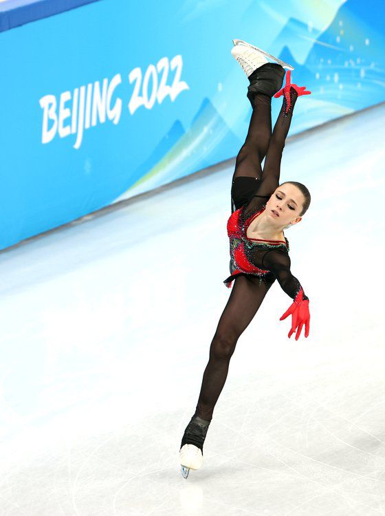 연기 펼치는 카밀라 발리예바. 김경록 기자