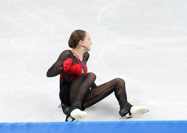 이날 카밀라 발리예바가 넘어지는 모습. 쿼드러플(4회전) 점프를 수행하다 넘어져 자신의 프리스케이팅 최고점인 185.29점에 미치지는 못했다. 김경록 기자