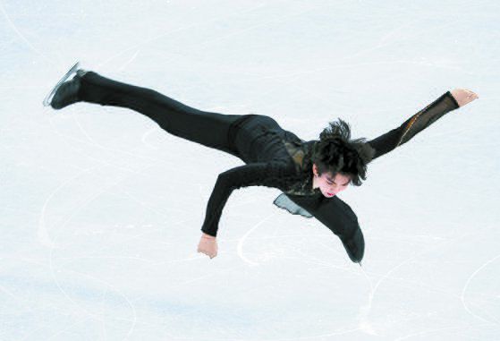 차준환이 중국 베이징 캐피탈 실내 경기장에서 열린 피겨스케이팅 남자 싱글 쇼트 프로그램 경기에서 연기를 펼치고 있다. [베이징=연합뉴스]