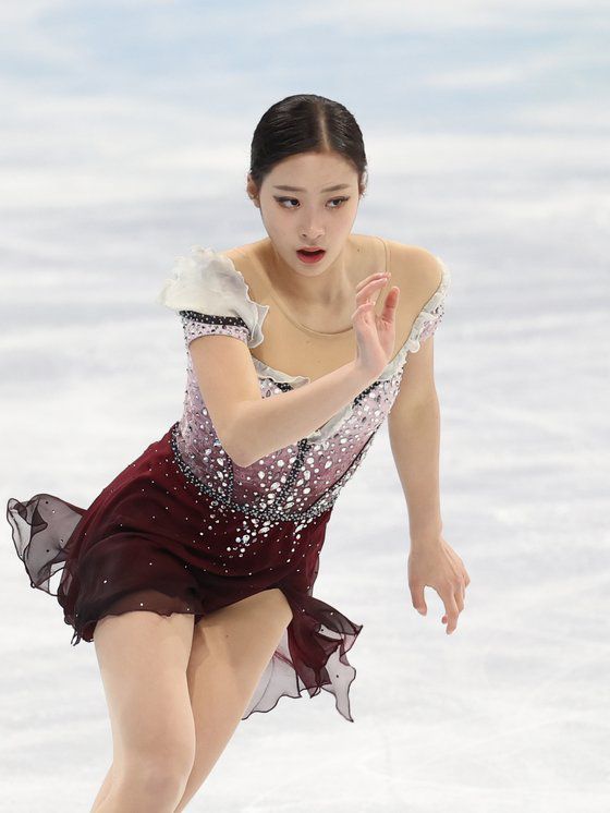 '레 미제라블' 음악에 맞춰 연기를 펼치는 유영. [뉴스1]