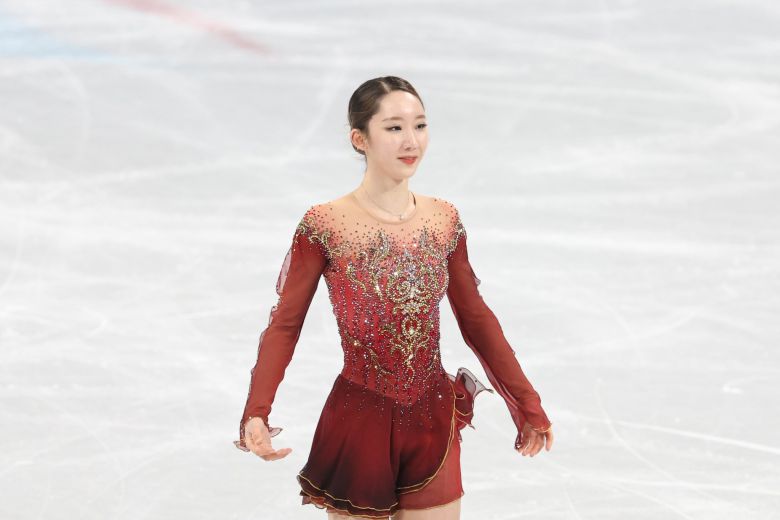 팔을 벌리며 걸어 나갈 준비를 하는 김예림. 김경록 기자