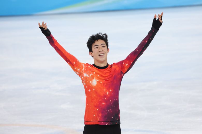 지난 10일 남자 싱글 프리스케이팅 연기를 마친 뒤 밝은 표정으로 관중에게 인사하는 금메달리스트 네이선 첸. [연합뉴스]