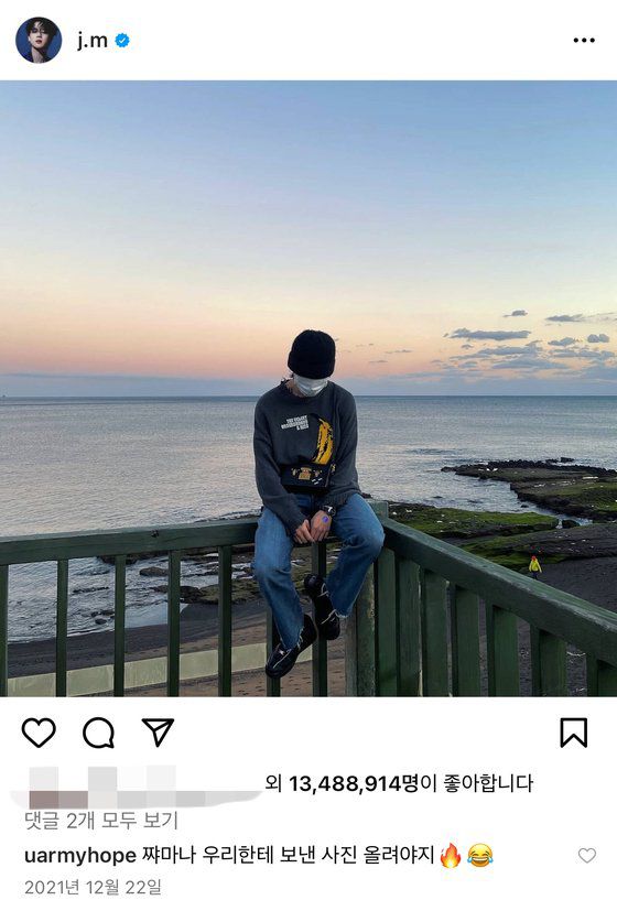 제주에서 30년간 다금바리 전문 음식점을 운영해온 김상학씨가 다금바리 회를 들어보이고 있다. 프리랜서 장정필