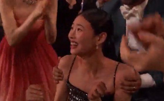 정호연은 동료 배우들과 감독 등 이름을 하나하나 부른 뒤 "사랑하다, 감사하다"며 수상소감을 마무리했다. AP=연합뉴스