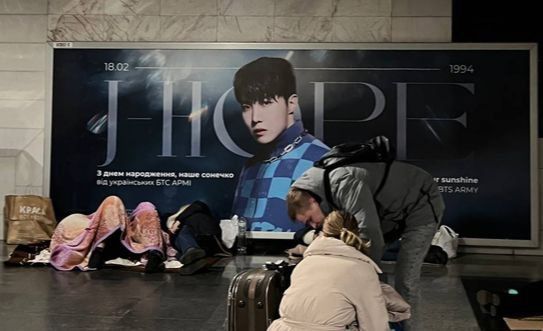 우크라이나 하르키우 대피소에서 한국어 공부를 하는 있는 마리나. 마리나 제공