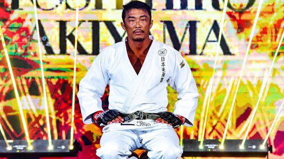 추성훈이 경기 초반 주특기인 타격으로 몰아칠 경우 아오키 신야를 상대로 승산이 있다는 전망도 나왔다. [사진 원챔피언십]