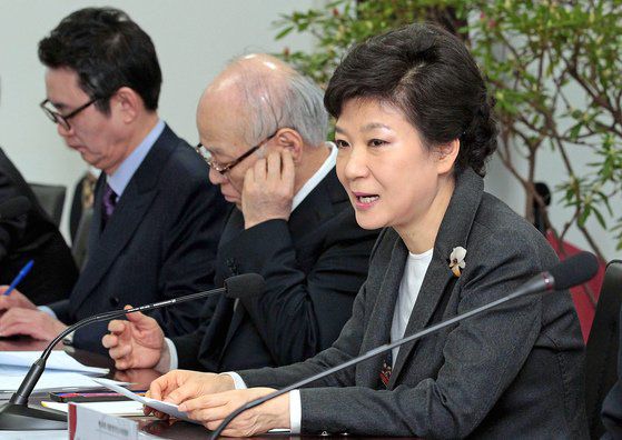 2013년 박근혜 당시 대통령 당선인이 서울 삼청동 인수위에서 열린 국정기획조정분과 국정과제토론회에 참석해 인사말을 하고 있다. [국회사진기자단]