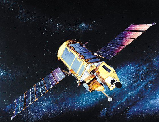 항공우주연구원이 개발한 다목적 실용위성 아리랑위성은 한반도를 둘러싼 지구관측을 주목적으로 한다. 에스아이에이는 아리랑 위성의 영상을 주로 받아 국방 등 다양한 목적으로 분석 서비스를 한다.