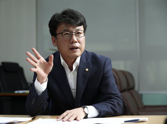 25일 원내수석부대표에 임명된 진성준 민주당 의원은 박홍근 원내대표에 이어 당 을지로위원장을 지내고 있다. 임현동 기자