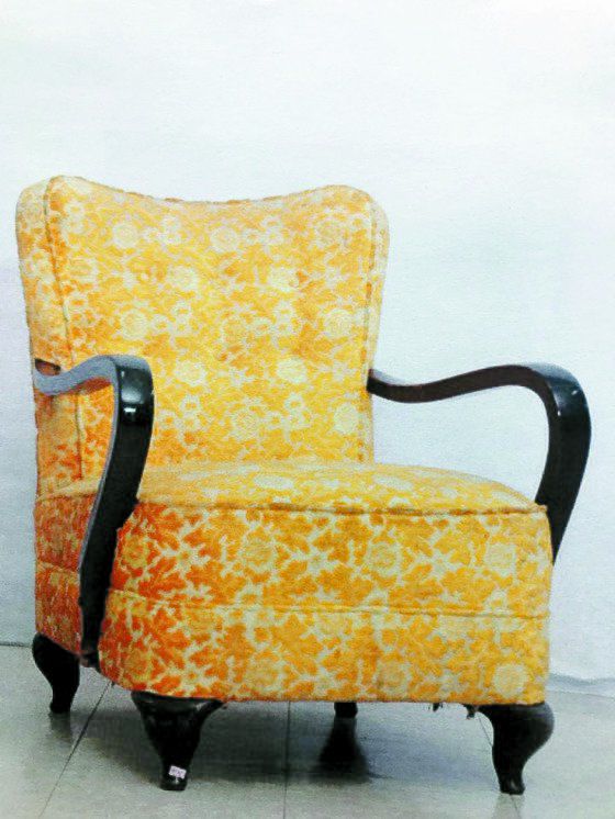 박정희 유품의 일부. 육영수 여사가 사용한 것으로 전해지는 패브릭 소재의 쇼파. [사진 독자제공] 중앙포토