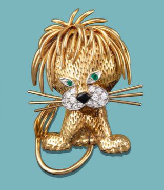 반클리프 아펠의 사자 브로치. 1964년작. 프데데릭 레벨로 신임 지사장이 가장 좋아하는 작품으로, 인터뷰 중 옷깃에도 꽂았다. [사진 반클리프 아펠]