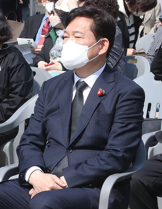 송영길 더불어민주당 전 대표가 3일 오전 서울 서대문형무소역사관에서 열린 제주 4·3 제73주년 서울 추념식에 참석해 자리에 앉아 있다. 뉴스1