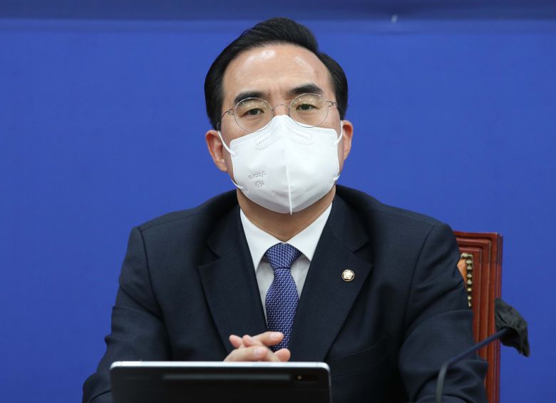 박홍근 더불어민주당 원내대표가 19일 서울 여의도 국회에서 열린 원내대책회의에서 발언하고 있다. 김상선 기자