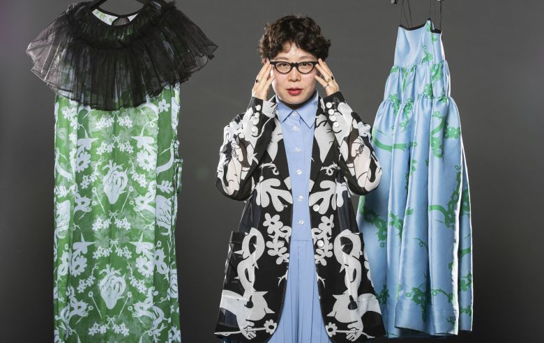 그가 제일 좋아하는 평가는 ‘동화적’이라는 말이다. 여기서 ‘동화적’이라는 것은 보는 이의 주관에 따라 달라지는 것들이 많이 담겨 있다는 의미다.