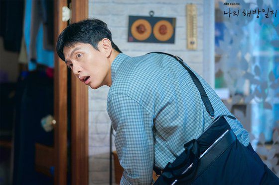 JTBC '나의 해방일지'의 염창희(이민기)가 아버지의 타박에 울컥해 "아버지는 인생을 계획한 대로 사셨습니까"라고 반문하는 장면은 많은 2030세대의 공감대를 자아냈다. [사진 JTBC]