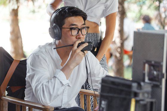 고려인 출신 박루슬란 감독의 영화 '쓰리: 아직 끝나지 않았다'(21일 개봉)는 연쇄 살인마를 쫓는 베테랑 수사관 ‘스네기레프’와 그 과정에서 누나가 행방불명된 신입 수사관 ‘셰르’의 기록되지 못한 진실을 그린다. 소비에트연방 카자흐스탄 실제 사건을 토대로 만들었다. [사진 필름다빈]  사건의 진실을 따라가는 실화 추적 서스펜스 〈쓰리: 아직 끝나지 않았다〉