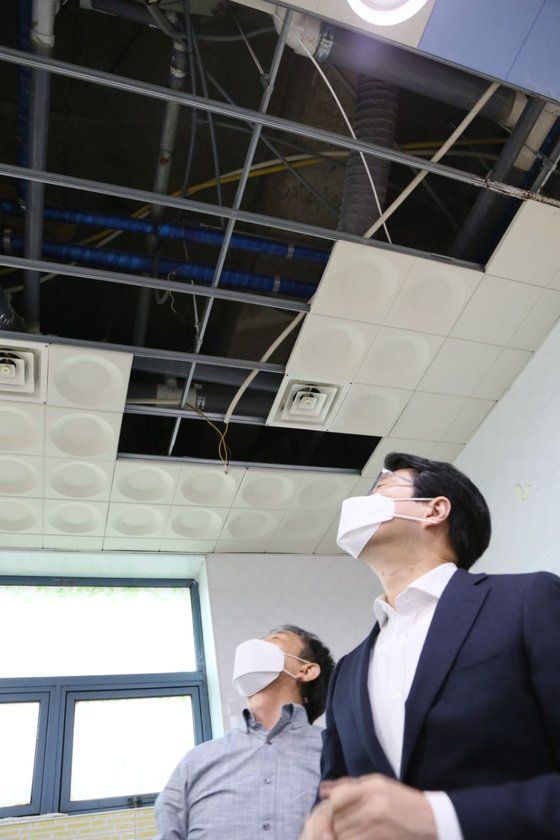 물때 등이 가득한 신천지 대구교회 내부 모습. 독자제공