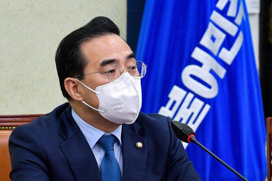 박홍근 더불어민주당 원내대표가 27일 오전 서울 여의도 국회에서 열린 비상대책위원회의에서 모두발언을 하고 있다. 뉴스1