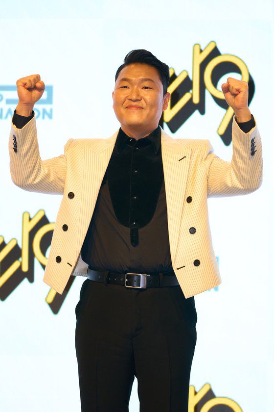 29일 정규 9집 ‘싸다9’로 컴백하는 가수 싸이(45)는 청음회 행사에서 이번 앨범에 대해 ″열정을 담아, 열심히 만들었다″고 강조했다. [사진 피네이션 제공]