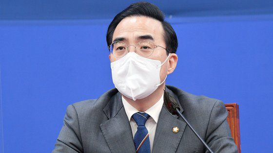 박홍근 더불어민주당 원내대표가 28일 오전 서울 여의도 국회에서 열린 정책조정회의에 참석해 모두발언을 하고 있다. 김상선 기자