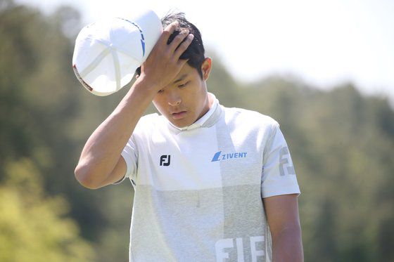 퍼트 실패 후 아쉬원하는 장희민. [KPGA 제공]