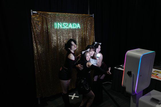 신인 남성 아이돌 크래비티가 '케이콘 2022 프리미어 인 시카고'에서 공연하고 있다. [사진 CJ ENM]