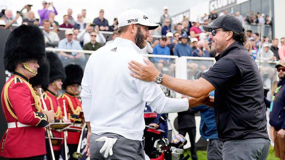 LIV의 간판 스타들인 필 미켈슨(오른쪽)과 더스틴 존슨. [AP]
