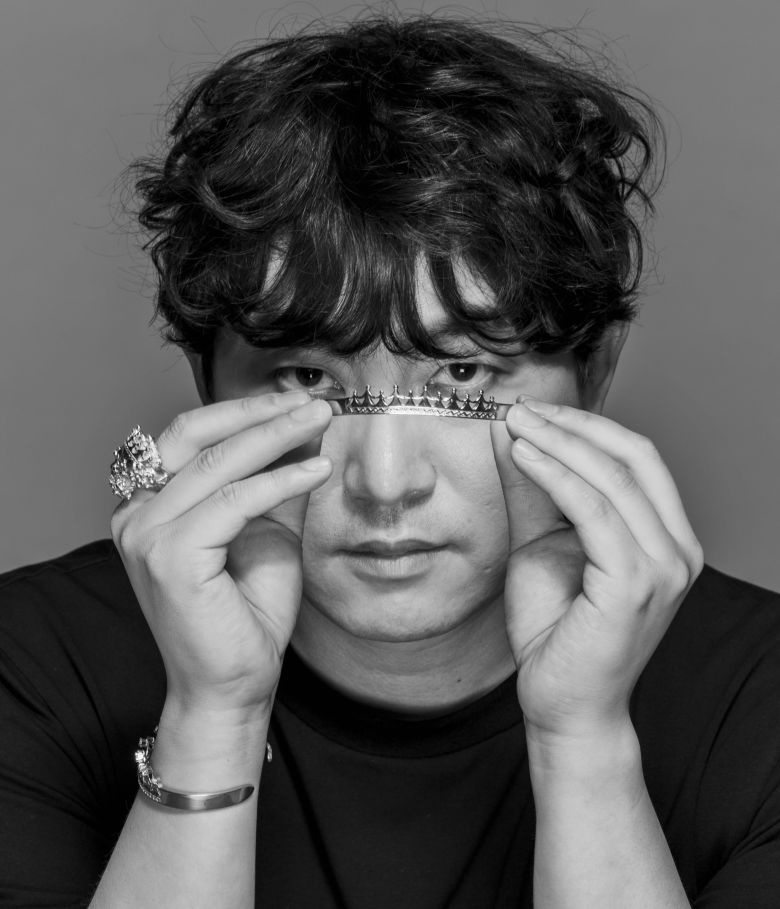 홍장혁 디자이너는 자신이 좋은 학교에 다니지 않았으며 흑인 친구들과 어울려 놀기만 했다고 고백했다. 그렇지만 모두의 길이 아닌 자신의 길을 찾았으며, 나아가 패션과 문화에 K 컬쳐를 녹여 패션계에 ‘NEXT 버질 아블로(Virgil Abloh)’가 되고 싶다는 포부를 밝혔다.