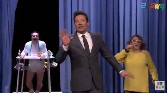 로버트 켈리 부산대 정치외교학 교수의 '방송 사고' 이후 각종 패러디가 속출했다. [사진 유튜브 캡처]