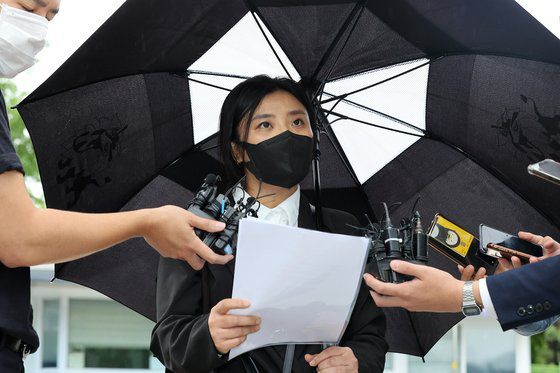 이준석 국민의힘 대표의 성 상납 및 증거인멸 교사 의혹 관련 참고인인 김성진 아이카이스트 대표(왼쪽)와 정미경 국민의힘 최고위원. 사진=김소연 변호사 페이스북 캡처