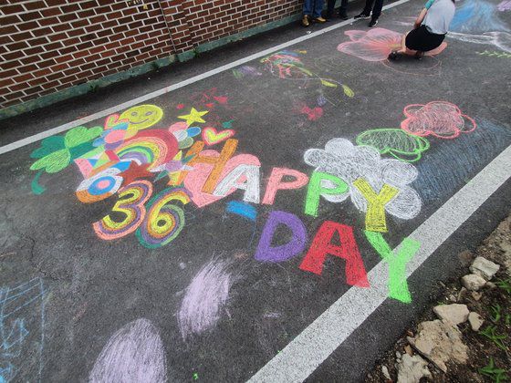지난달 25일 경기 포천에서 열린 '포천 거리아트페스티벌' 행사에서 참가자들이 분필로 그린 그림 [세종몰 제공]