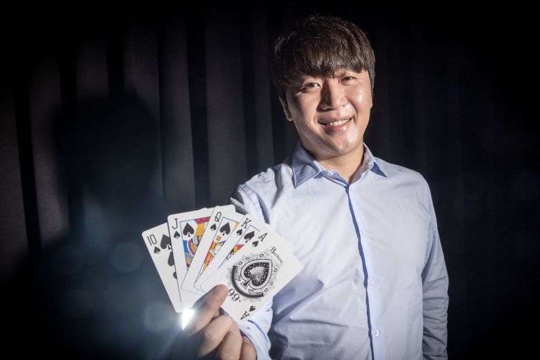 프로게이머에서 포커선수로 변신한 홍진호(가운데). 사진 홍진호 인스타그램