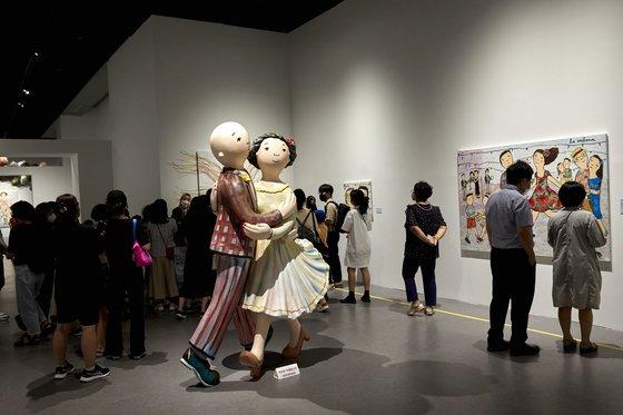 ‘광장’ 섹션뿐만 아니라 전시장 곳곳에서 에바 알머슨 작품 관련 조형물들을 만날 수 있다.