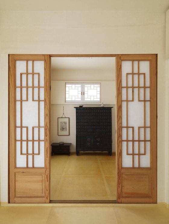 주인은 정돈된 바닥에서 서예하기를 선호하지 않아 많을 가구를 들여놓지 않았다. [사진 이종근]