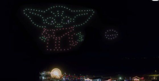 디즈니플러스가 지난해 5월 공개한 '웰컴 영상'의 드론 쇼. 사진 디즈니플러스 유튜브