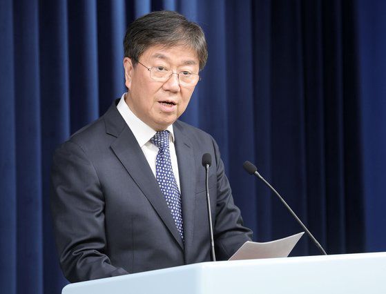 김대기 대통령 비서실장이 29일 오후 서울 용산 대통령실에서 이주호 교육부장관 인선에 대해 발표하고 있다. 대통령실 사진기자단