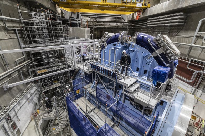 환자가 치료를 받는 '갠트리(치료기)'는 지하 4·5층에 걸쳐 설치됐다. 높이 9m, 무게 200톤에 육박한다.