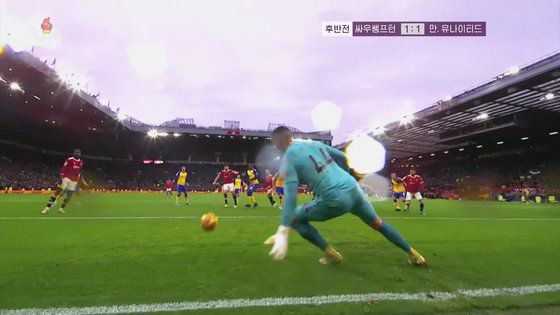 북한 조선중앙TV는 지난 7월 2021-2022시즌 잉글랜드 프로축구 프리미어리그(EPL) 25~26라운드 하이라이트 영상을 방영했다. 사진은 사우샘프턴과 맨체스터 유나이티드 경기의 하이라이트. 연합뉴스