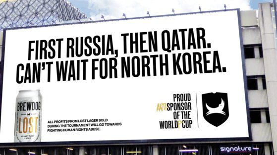 스코틀랜드의 맥주회사 브루독이 최근 FIFA를 비판하는 의미로 '처음에는 러시아, 다음은 카타르. 북한을 기다릴 수 없다'는 문구가 담긴 옥외광고를 제작했다. 사진 브루독 홈페이지 캡처