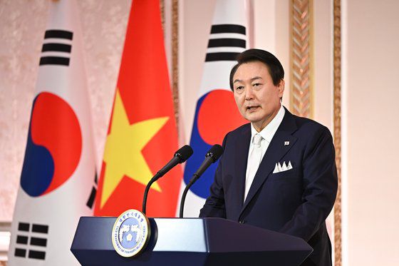 윤석열 대통령이 5일 청와대 영빈관에서 열린 응우옌 쑤언 푹 베트남 국가주석 방한 국빈만찬에서 환영사를 하고 있다. 사진 대통령실