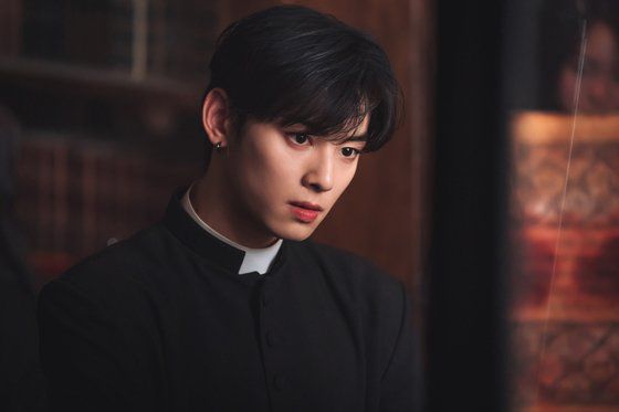 티빙 오리지널 시리즈 '아일랜드'. 차은우는 지상 최고의 최연소 구마사제 역할을 맡았다. 티빙