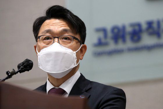 김진욱 공수처장이 19일 경기 과천시 정부종합청사에서 출범 2주년 기자간담회를 하고 있다. 뉴스1