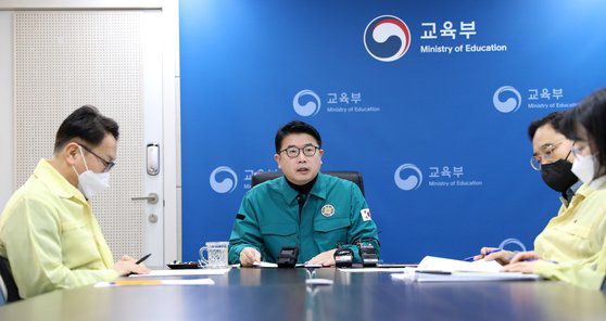 장상윤 교육부 차관이 29일 오후 서울 여의도 한국교육시설안전원에서 열린 시·도 부교육감 영상회의에서 모두발언하고 있다. 뉴스1