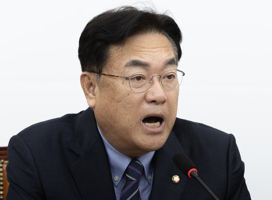 정진석 국민의힘 비상대책위원장이 2일 오전 서울 여의도 국회에서 열린 비상대책위원회의에서 발언을 하고 있다. 뉴스1