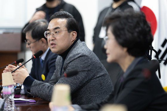 박홍근 더불어민주당 원내대표가 2일 오후 서울 여의도 국회 의원회관에서 열린 더불어민주당 초저출생·인구위기대책위원회 1차 토론회에서 인사말을 하고 있다. 뉴스1